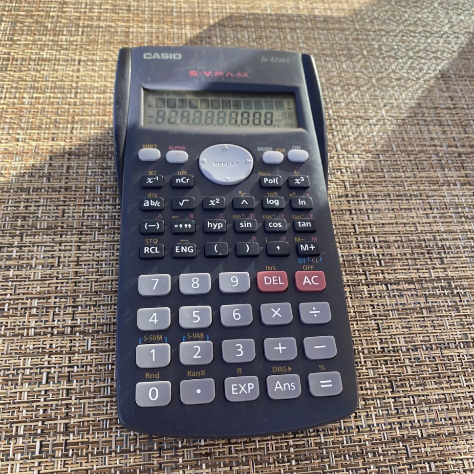 Калькулятор CASIO FX-82MS инженерный, 240 функций, 12 разрядов, питание от батарейки АА, размер 156 x 85 мм
