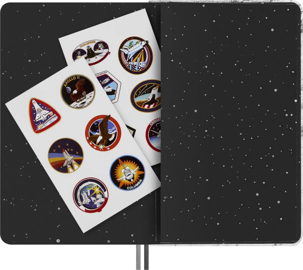 Набор Moleskine Limited Edition NASA-inspired Large - блокнот 130 х 210 мм с линовкой в линию, четыре карандаша и два шильда