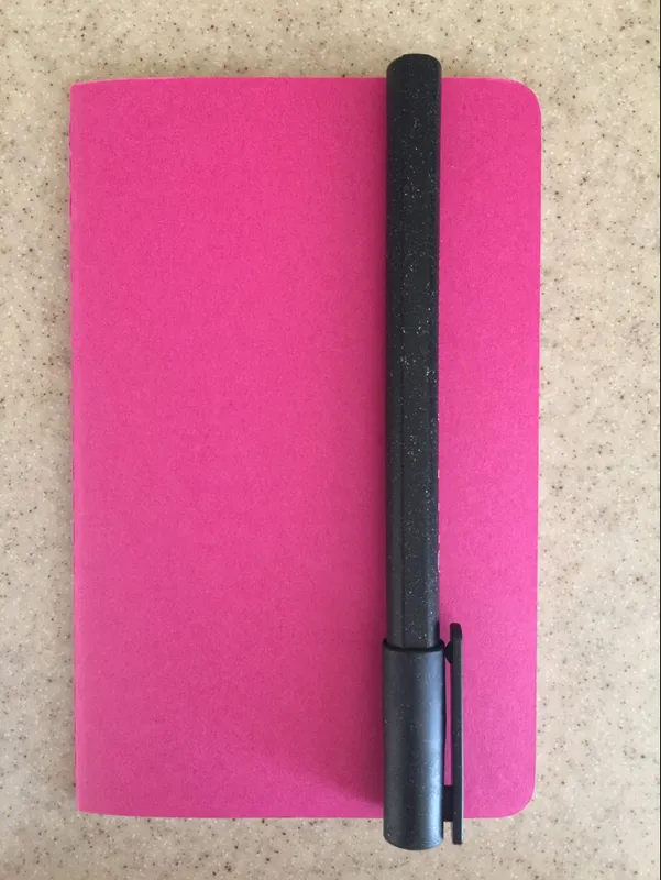 Блокнот Moleskine CAHIER JOURNAL Pocket 90 x 140 мм, обложка картон, 64 страницы, линовка в линию, цвет розовый неон, Moleskine CH011D17 